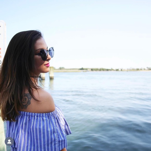 Aritzia Wilfred Blue Striped Crop Off the shoulder top size Small - Picture 4 of 5